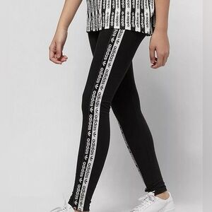 GIRLS ADIDAS ORIGINALS RETRO TAPE LEGGINGS AGES 9-10 BLACK LAST TWO LEFT